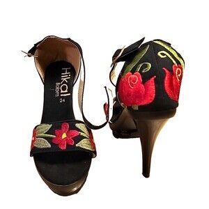 NWOB Hikal Bolom Handmade Floral Embroidered Stiletto Heels From Mexico Sz 7 US